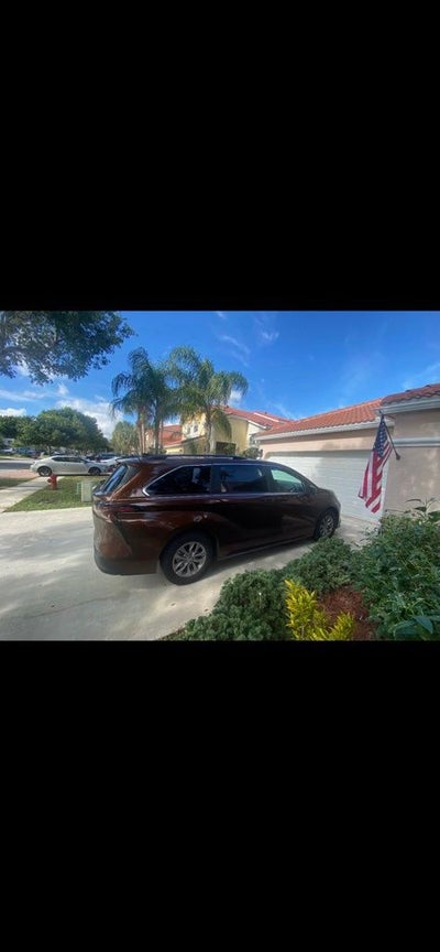 2023 Toyota Sienna LE 8 Passenger