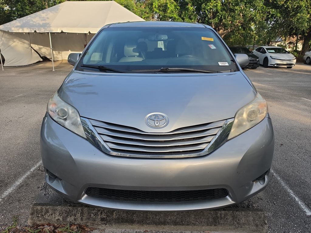 2017 Toyota Sienna LE 8 Passenger