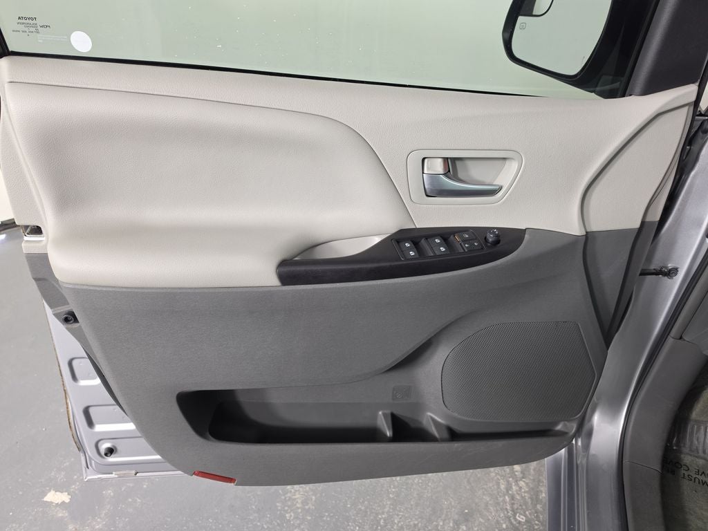 2017 Toyota Sienna LE 8 Passenger