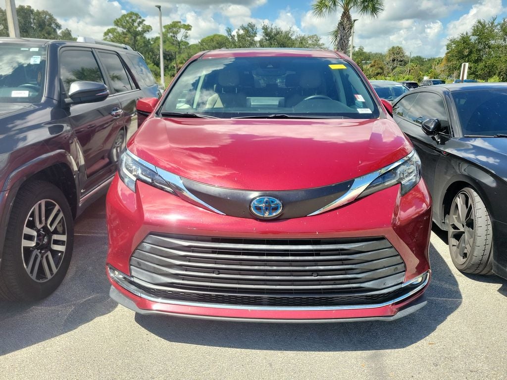 2021 Toyota Sienna XLE 8 Passenger