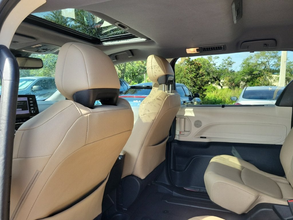 2021 Toyota Sienna XLE 8 Passenger