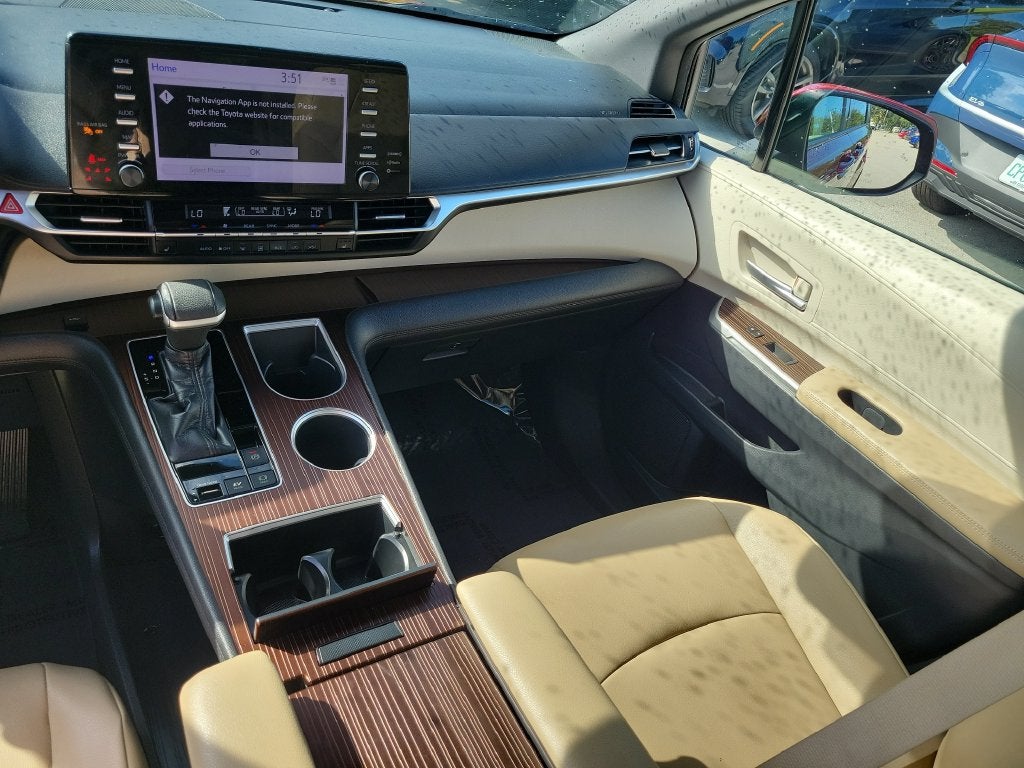 2021 Toyota Sienna XLE 8 Passenger