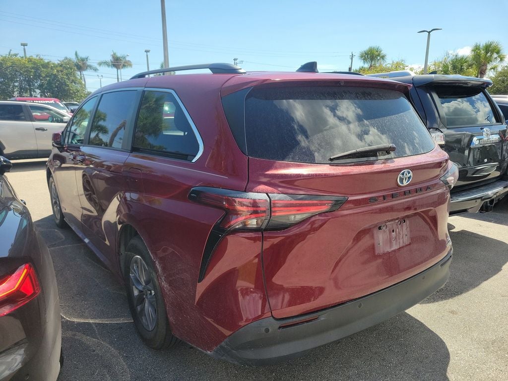 2021 Toyota Sienna XLE 8 Passenger