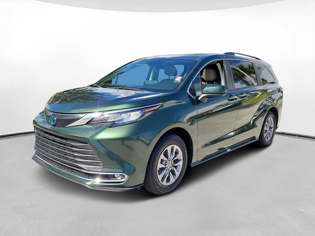 2023 Toyota Sienna XLE 8 Passenger