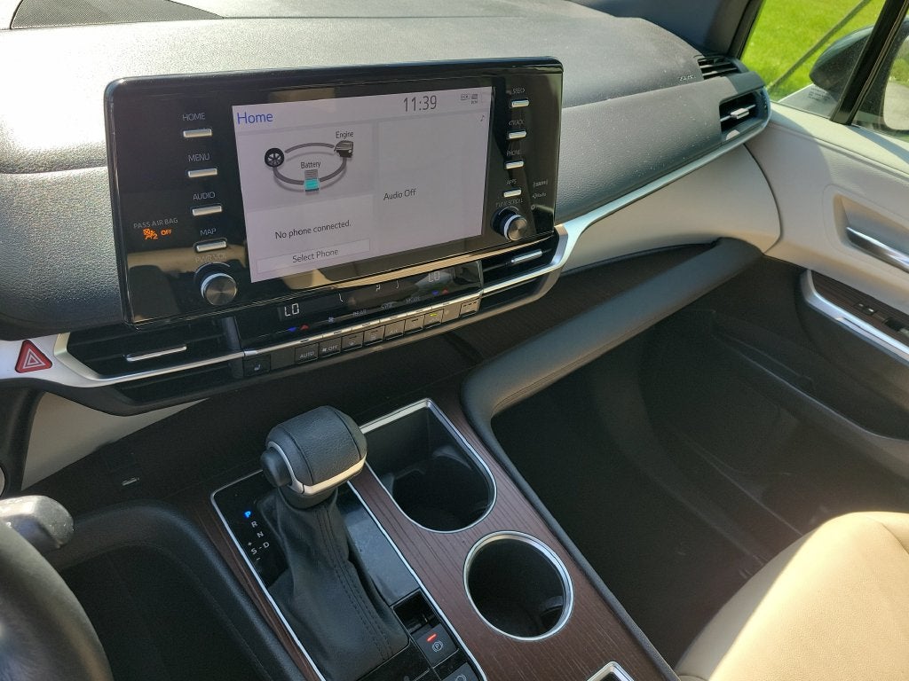 2023 Toyota Sienna XLE 8 Passenger