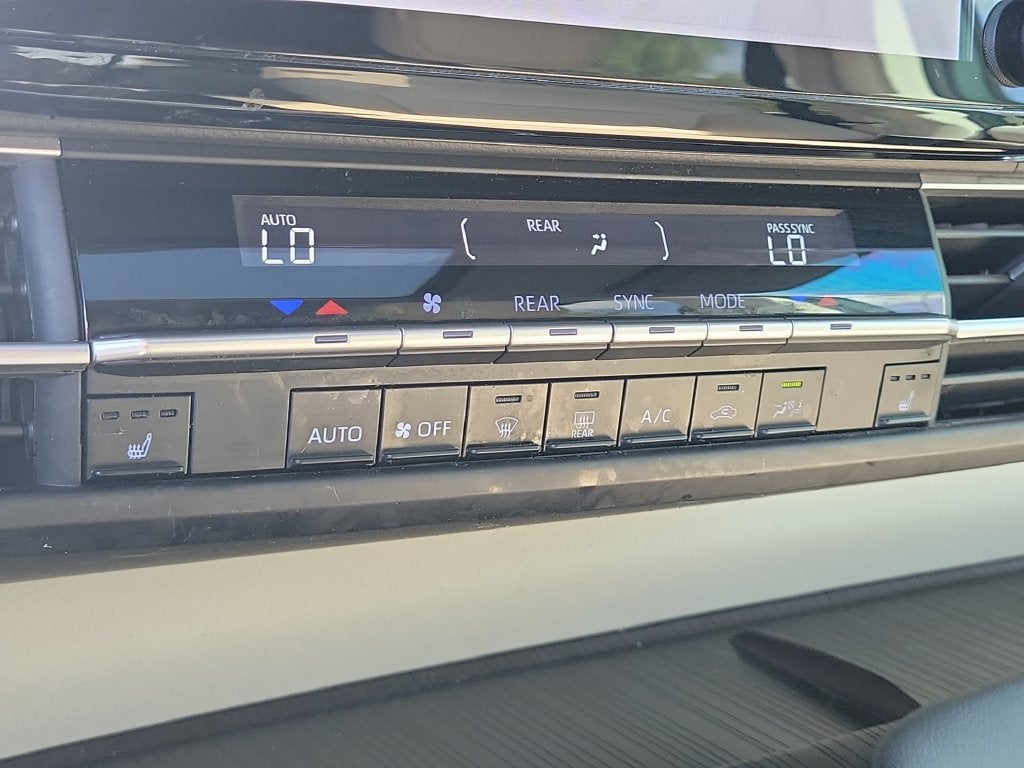 2023 Toyota Sienna XLE 8 Passenger