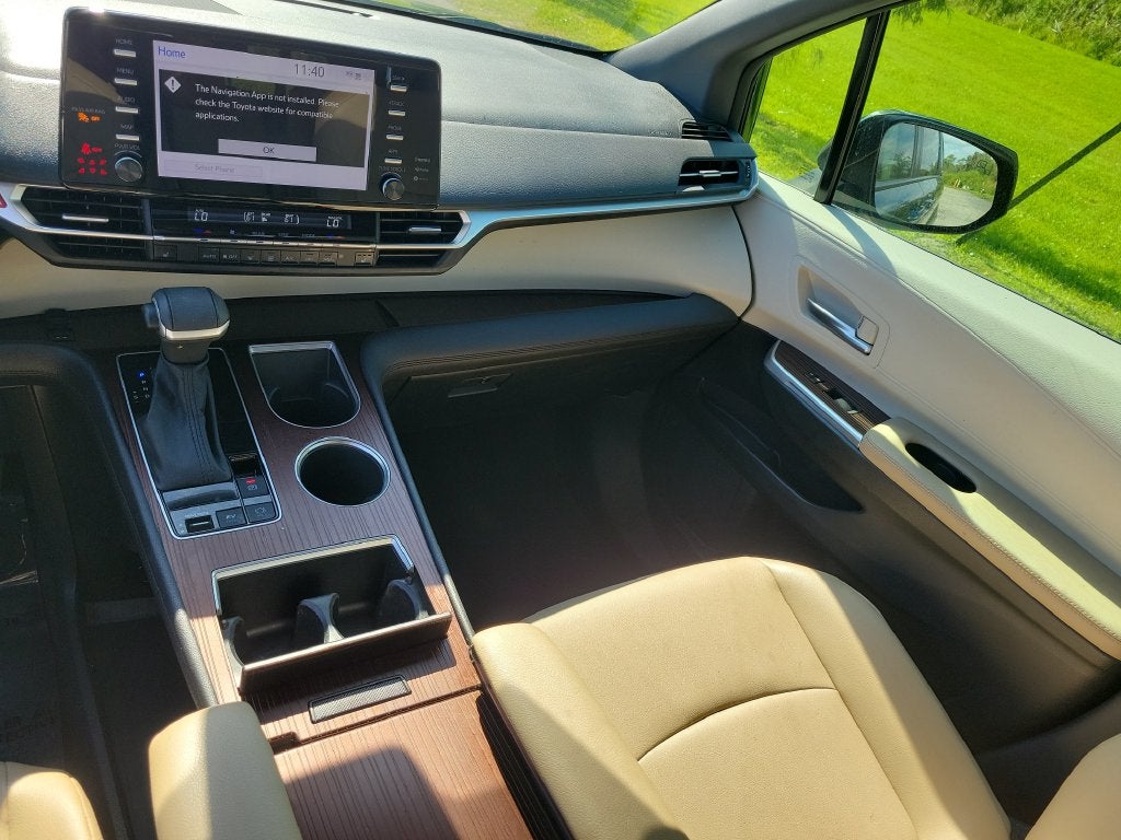 2023 Toyota Sienna XLE 8 Passenger