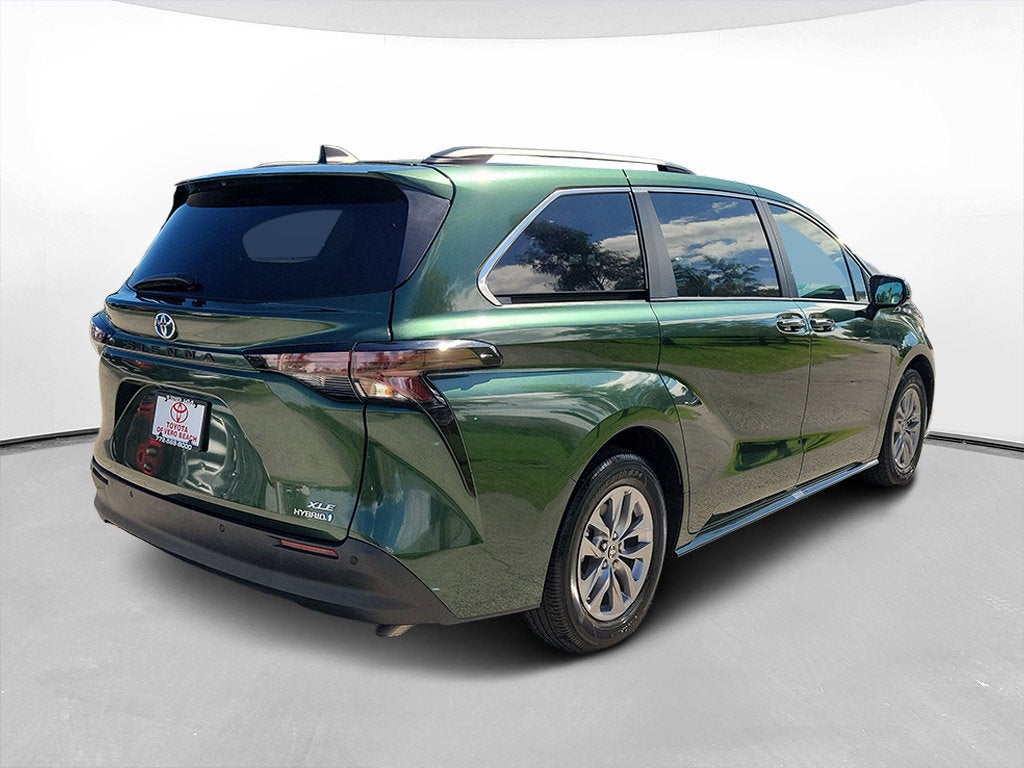 2023 Toyota Sienna XLE 8 Passenger