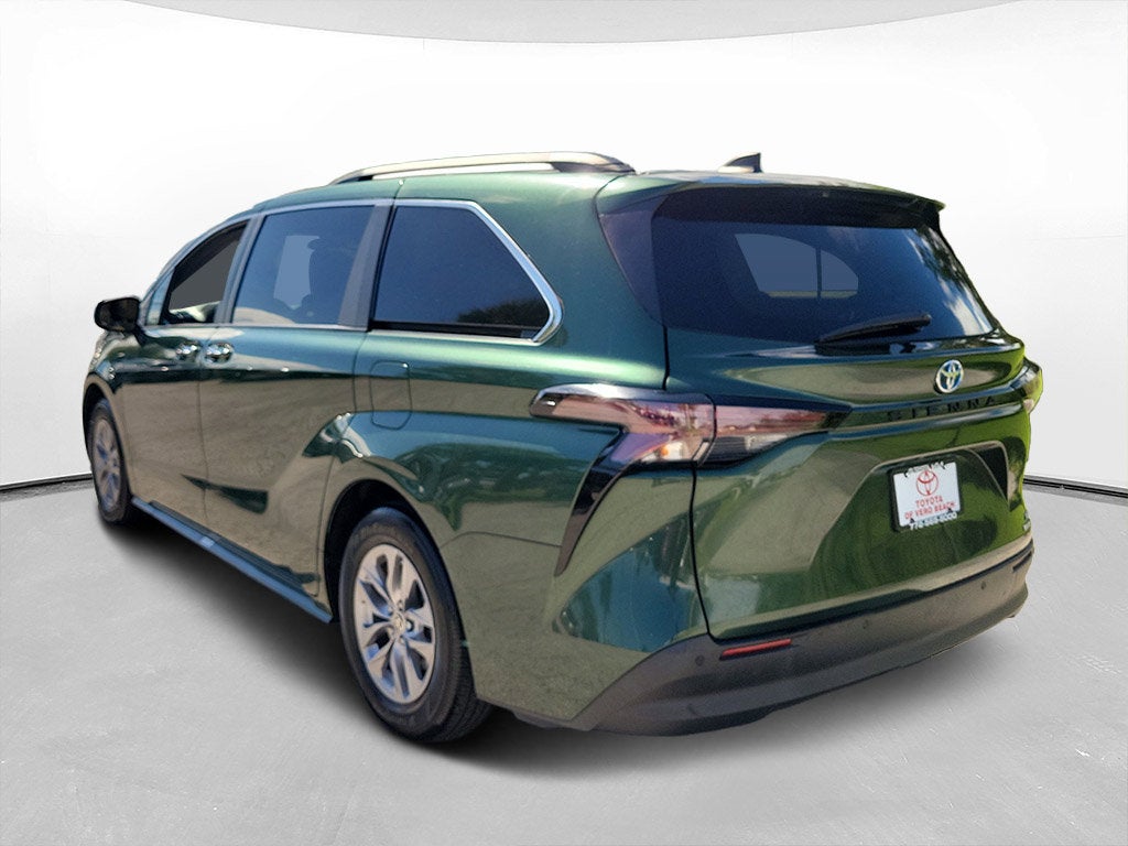 2023 Toyota Sienna XLE 8 Passenger