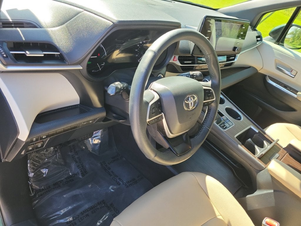 2023 Toyota Sienna XLE 8 Passenger