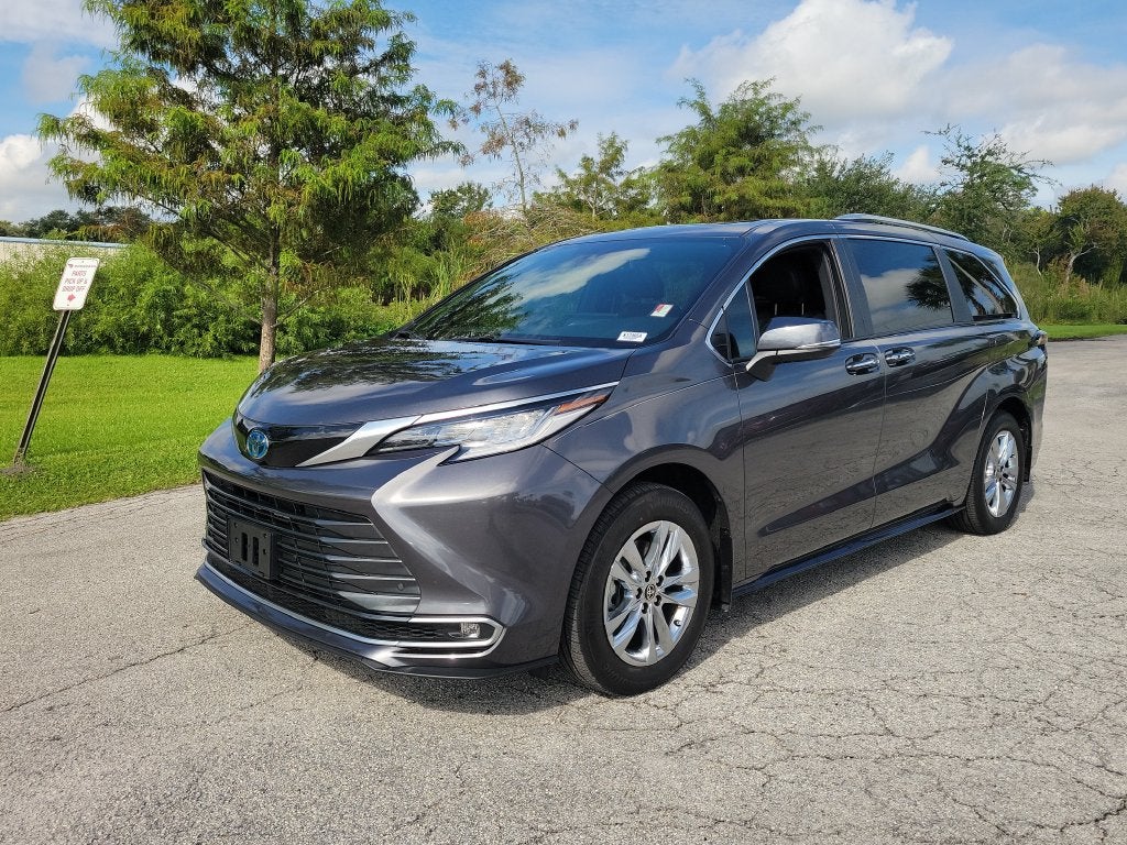 2025 Toyota Sienna Limited 7 Passenger