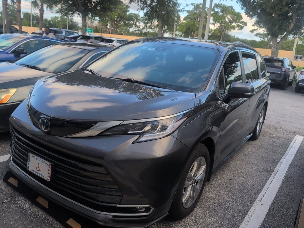 2025 Toyota Sienna Limited 7 Passenger