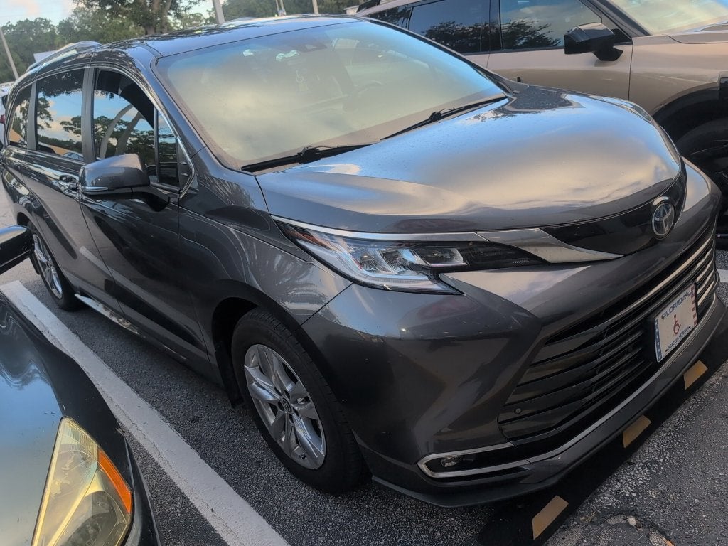 2025 Toyota Sienna Limited 7 Passenger