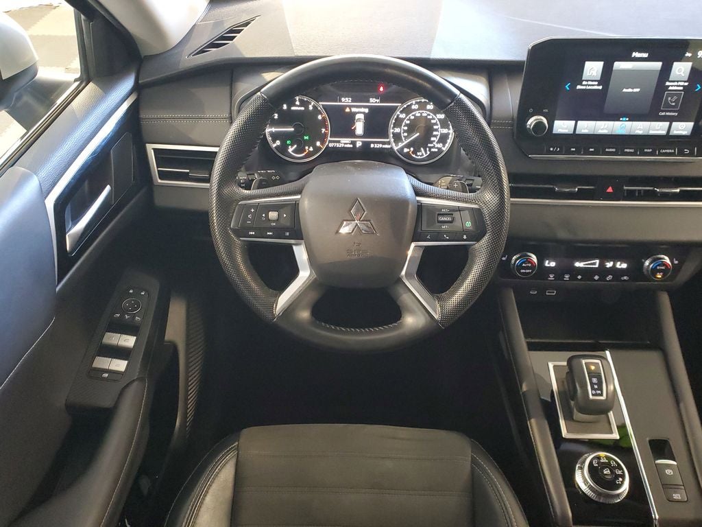 2023 Mitsubishi Outlander Base