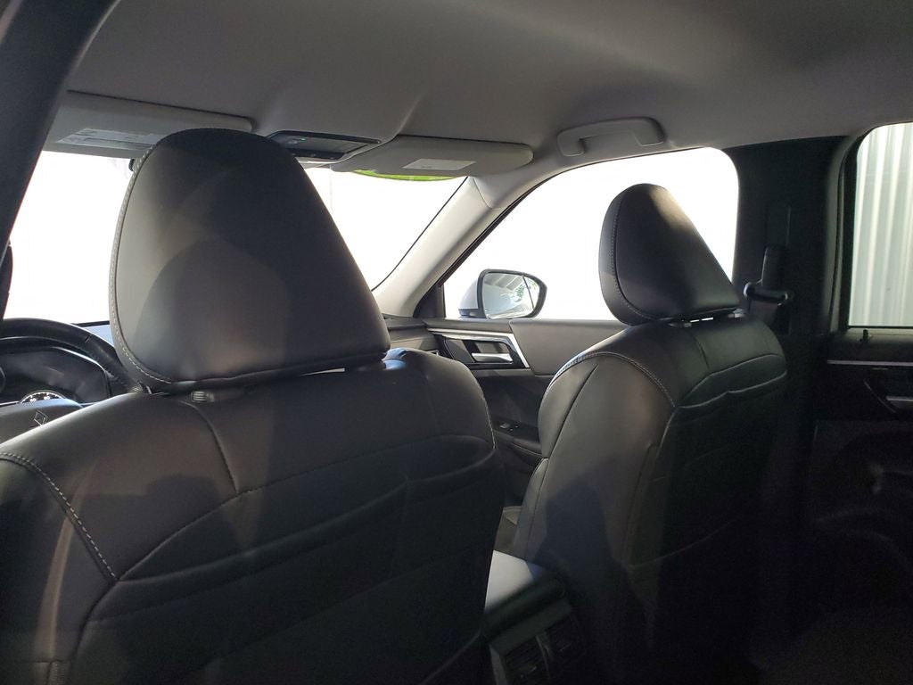 2023 Mitsubishi Outlander Base