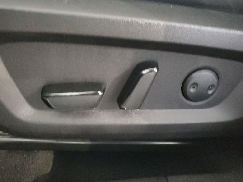 2023 Mitsubishi Outlander Base