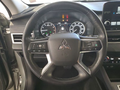 2023 Mitsubishi Outlander Base