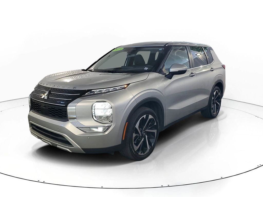 2023 Mitsubishi Outlander Base