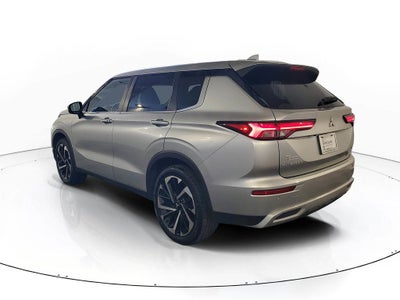 2023 Mitsubishi Outlander Base