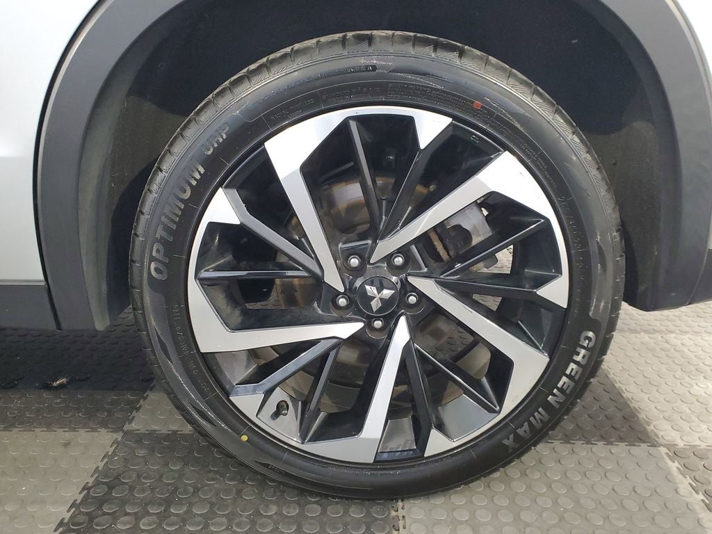 2023 Mitsubishi Outlander Base