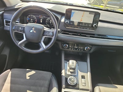 2024 Mitsubishi Outlander Base