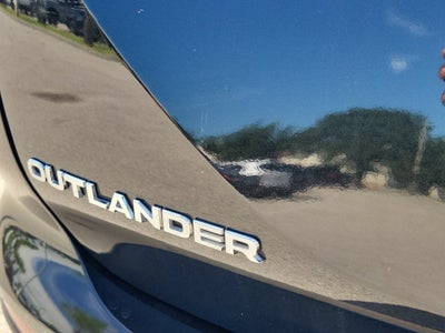 2024 Mitsubishi Outlander Base
