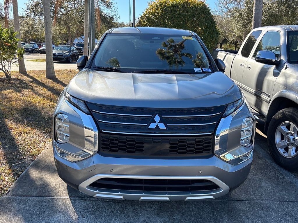 2024 Mitsubishi Outlander SE
