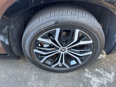 2025 Toyota Crown Signia XLE