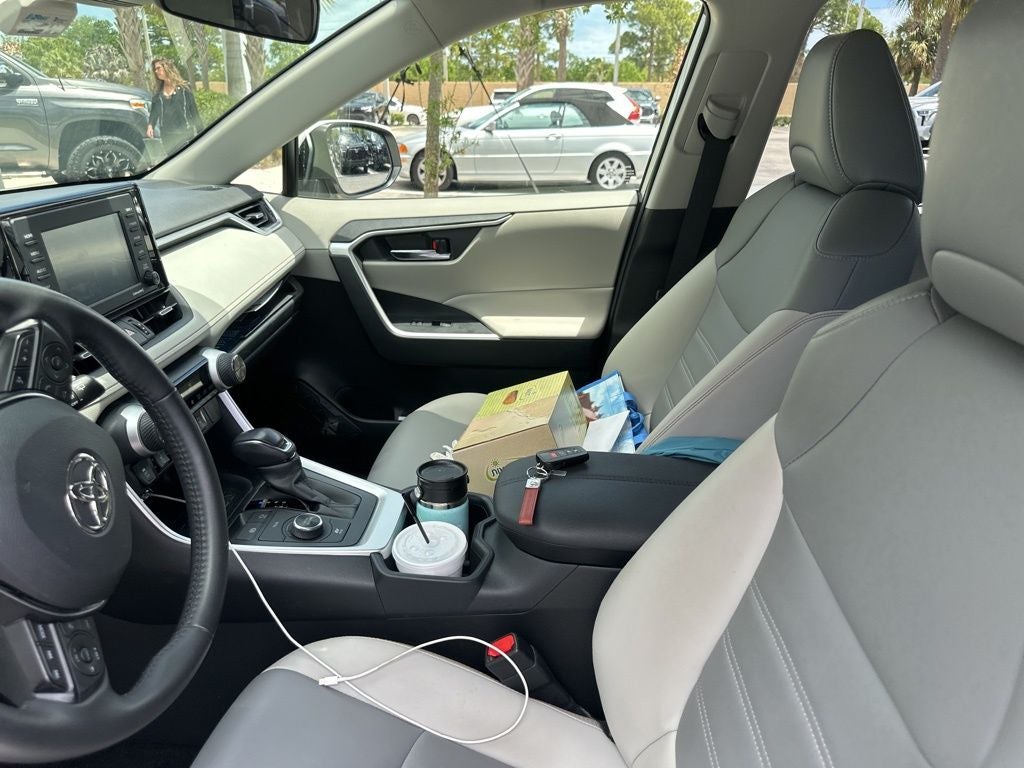 2022 Toyota RAV4 Hybrid XLE Premium