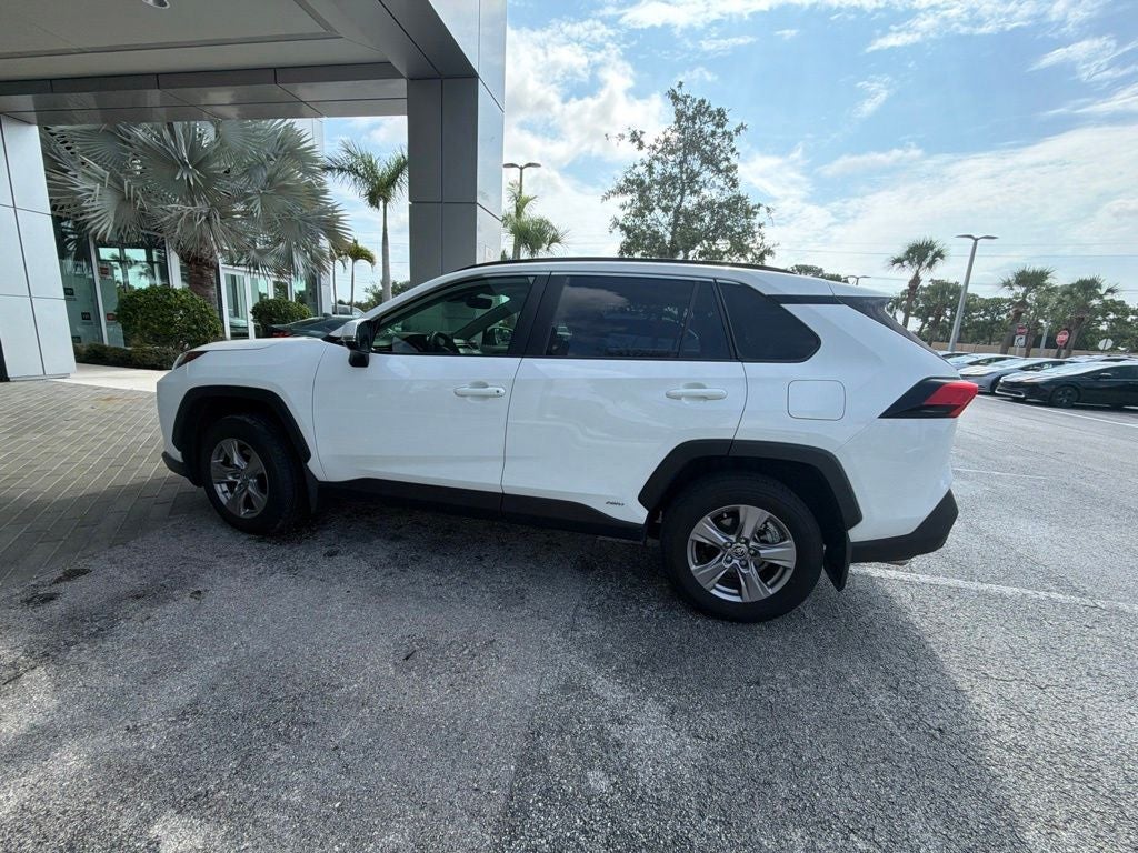2022 Toyota RAV4 Hybrid XLE