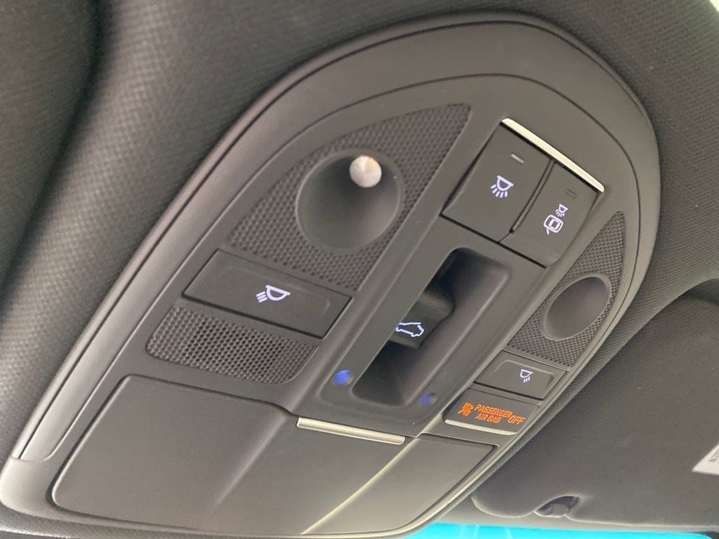 2022 Genesis G70 2.0T