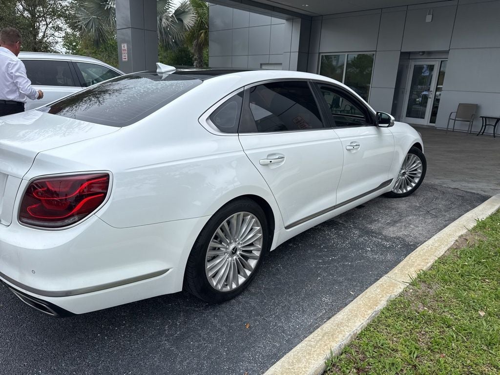 2019 Kia K900 Luxury