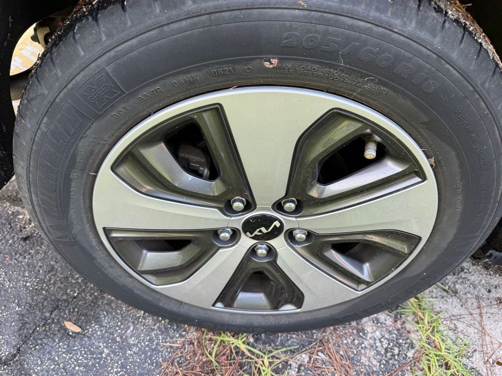 2022 Kia Niro LX