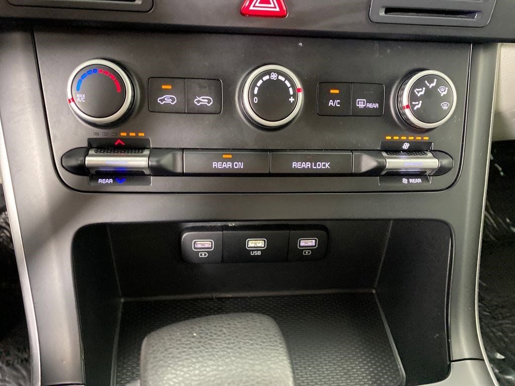 2022 Kia Carnival LXS