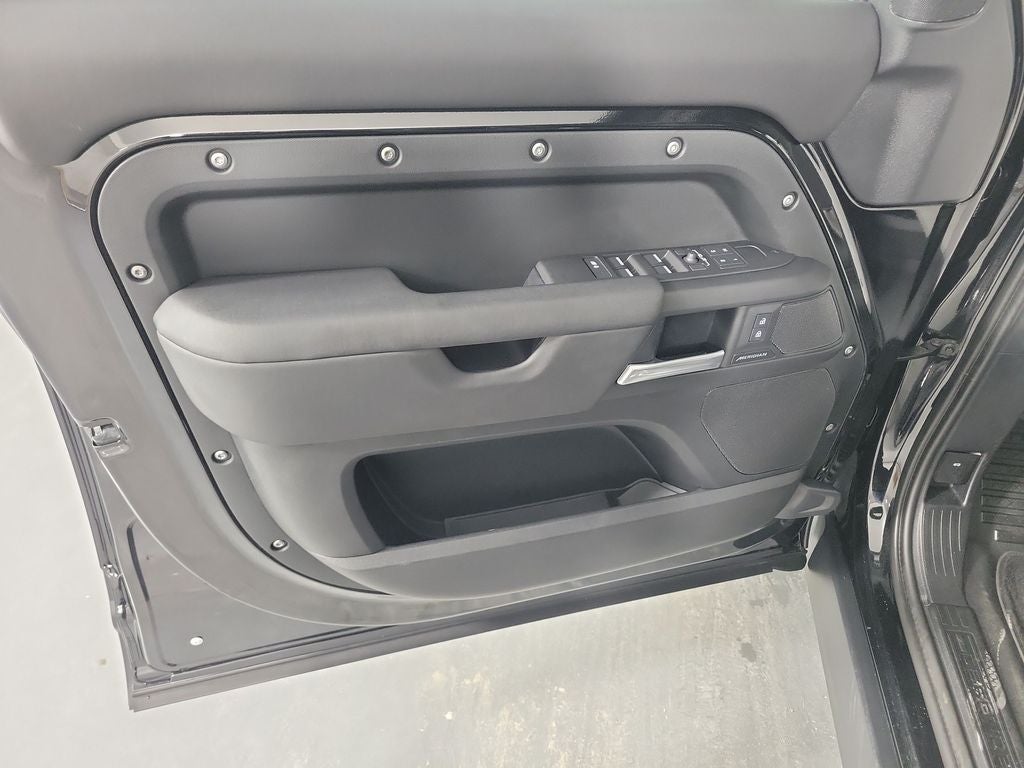 2025 Land Rover Defender 110 S