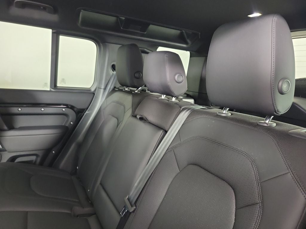 2025 Land Rover Defender 110 S