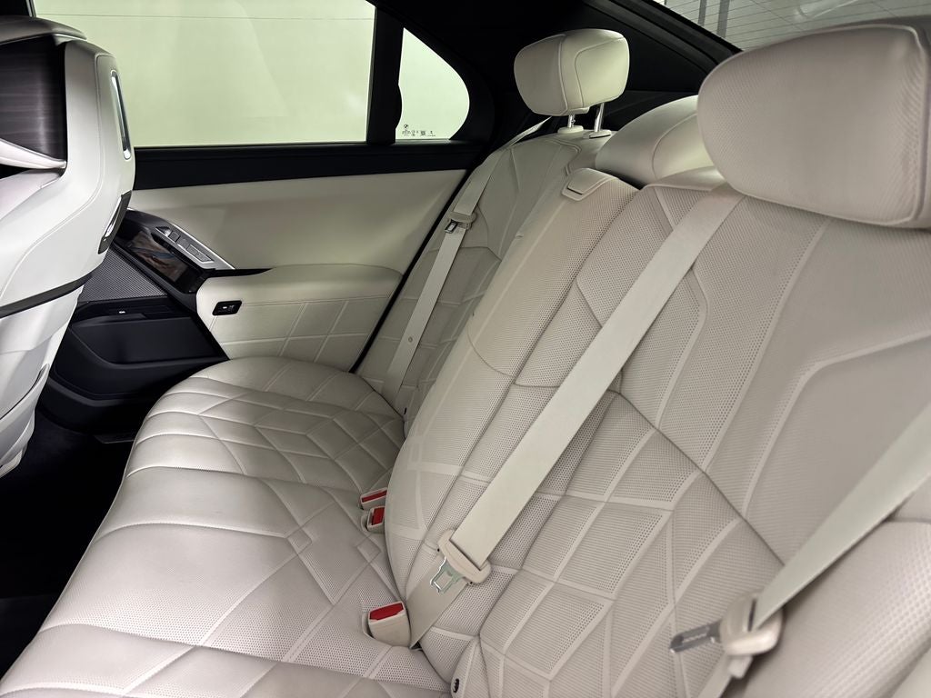 2024 BMW 7 Series 760i xDrive
