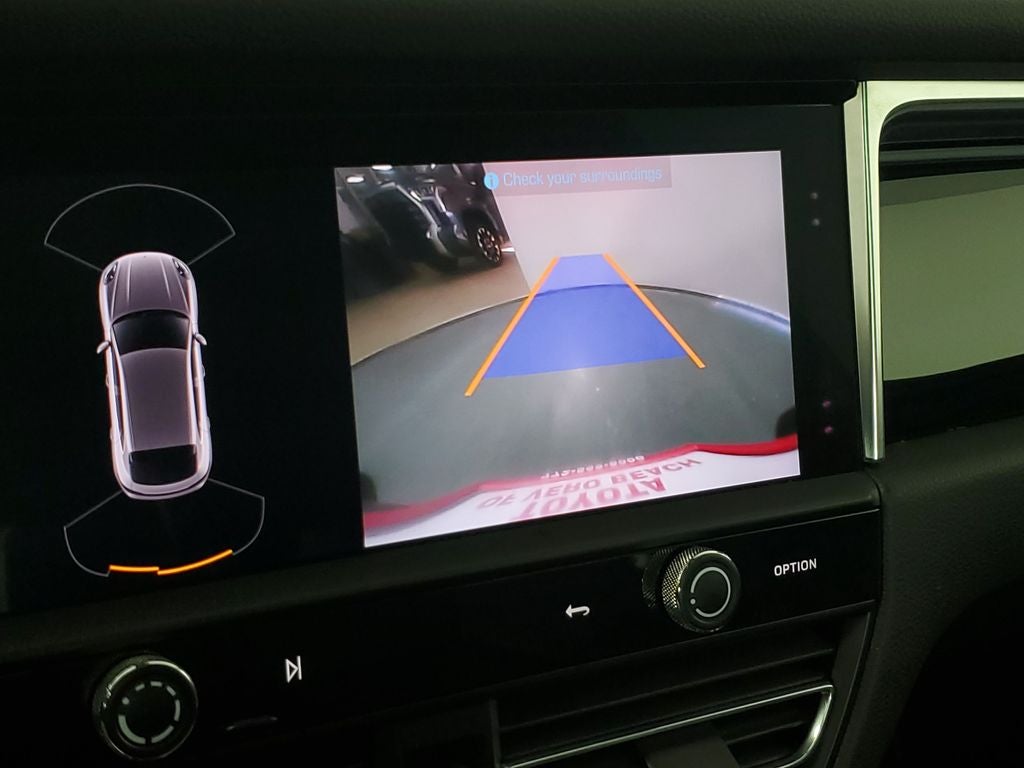 2023 Porsche Macan Base