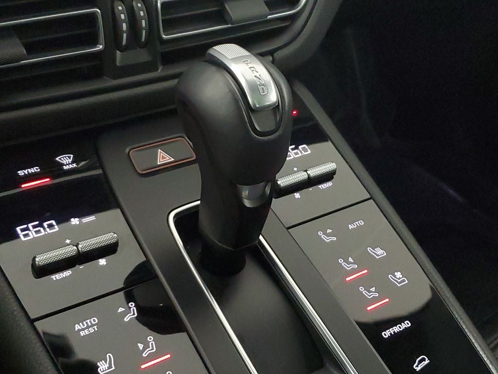 2023 Porsche Macan Base