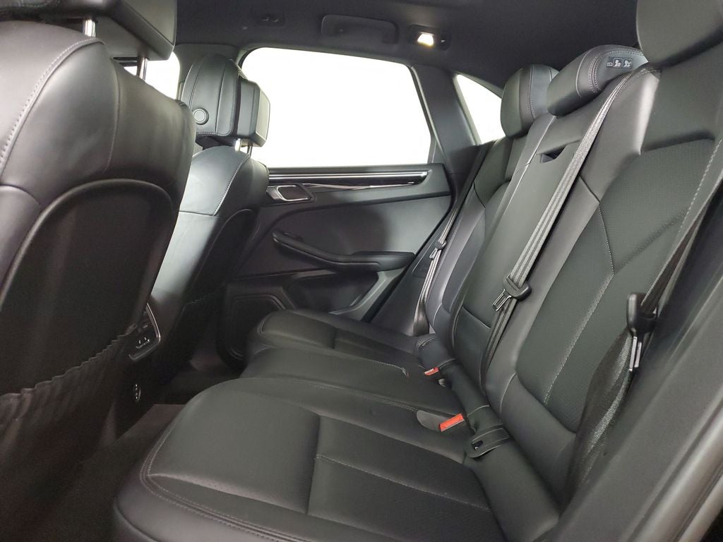 2023 Porsche Macan Base