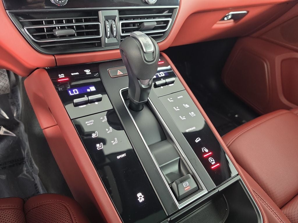 2023 Porsche Macan Base